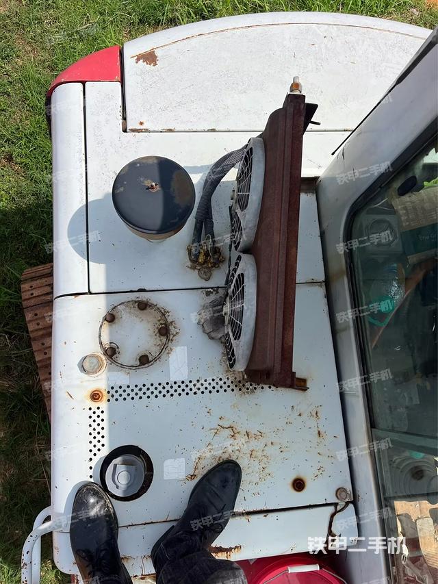 回轉(zhuǎn)馬達(dá)和主控閥（整機(jī)外觀）