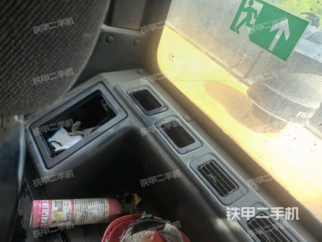 左后方玻璃角標(biāo)（駕駛室部分）