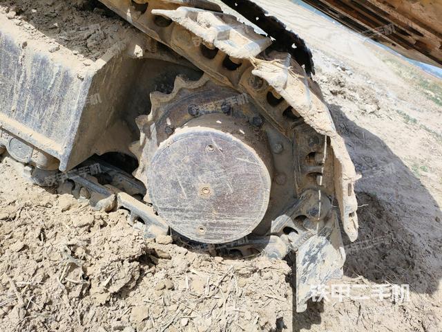 右驅(qū)動輪（行走機構(gòu)）