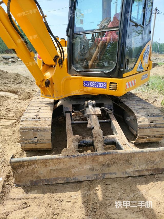 轉(zhuǎn)盤和下車架正前（工作和回轉(zhuǎn)裝置）