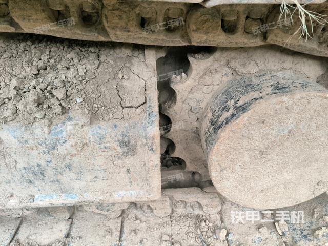 右驅(qū)動輪（行走機構(gòu)）