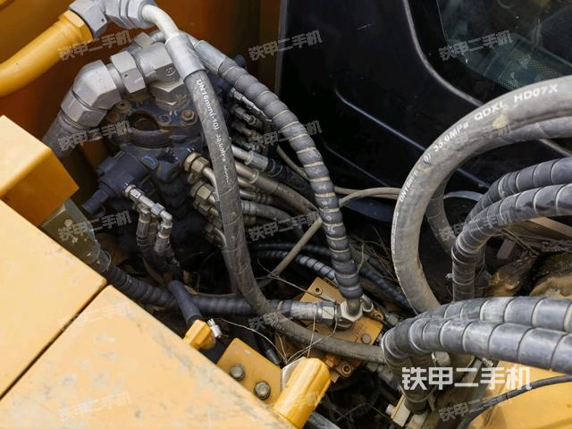 回轉(zhuǎn)馬達(dá)和主控閥（整機(jī)外觀）