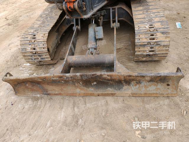 駕駛室頂部(整機外觀) 駕駛室頂部(整機外觀)