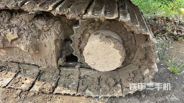 左驅(qū)動輪（行走機(jī)構(gòu)）