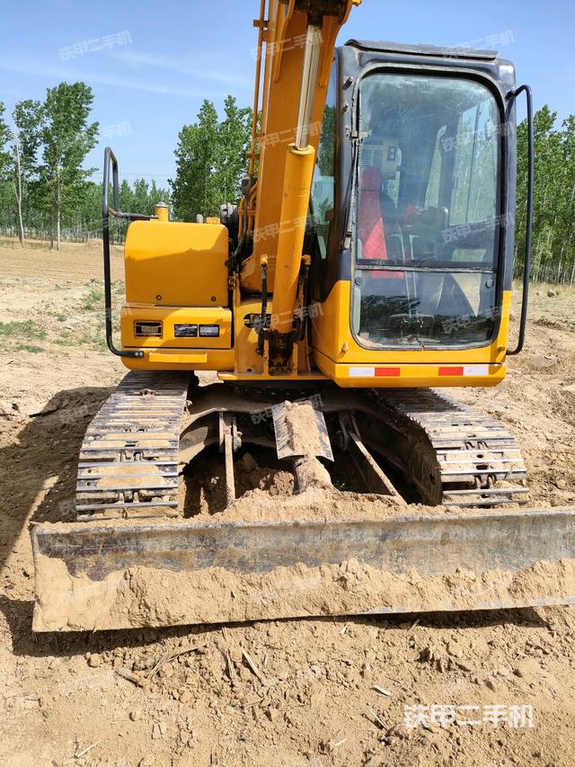 轉(zhuǎn)盤和下車架正前（工作和回轉(zhuǎn)裝置）