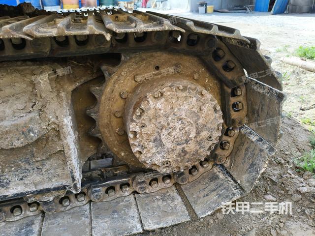 右驱动轮（行走机构）