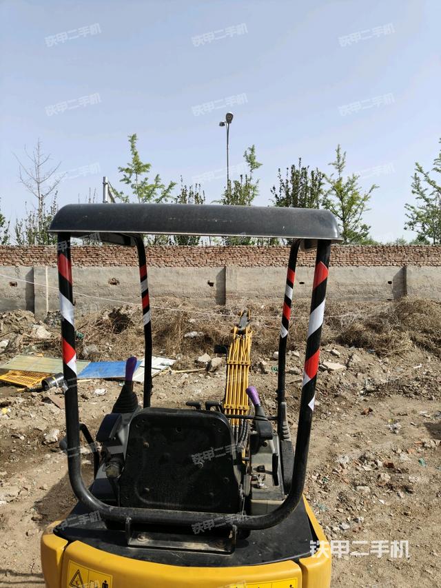 駕駛室頂部（整機外觀）