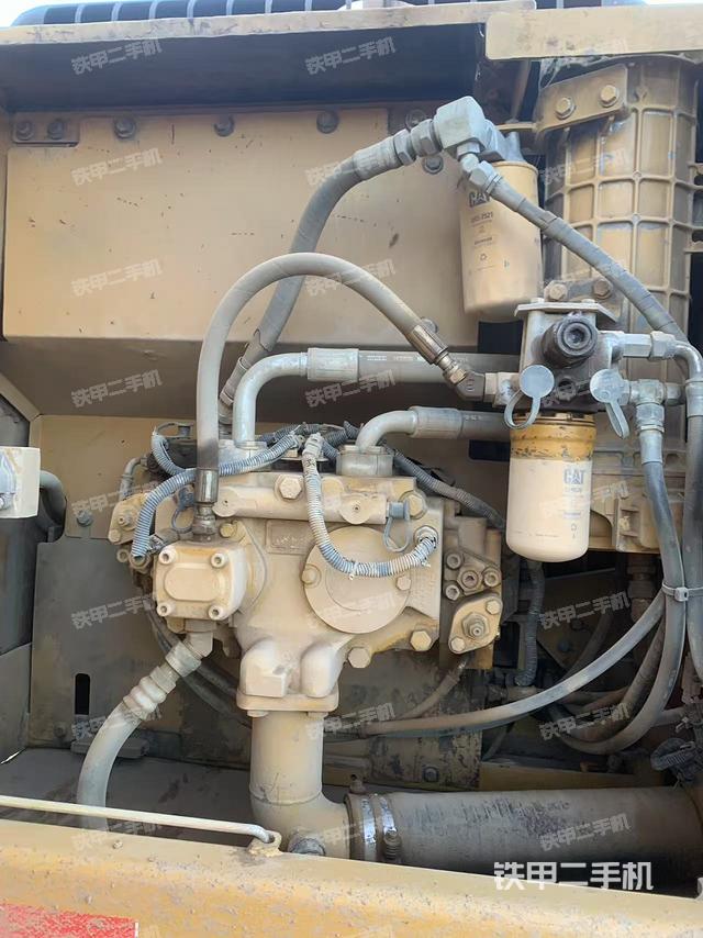 液壓泵艙室正面整體(整機(jī)外觀) 液壓泵艙室正面整體(整機(jī)外觀)