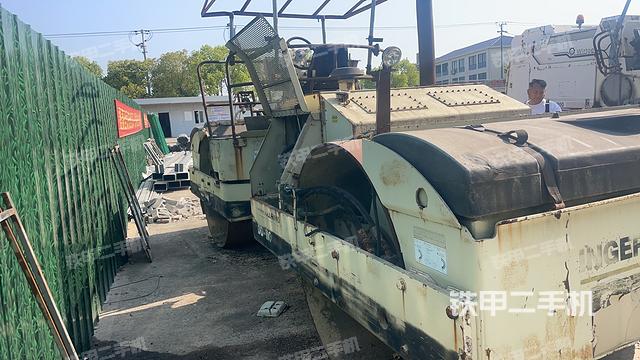 整機(jī)右側(cè)（設(shè)備外觀及核心部件）