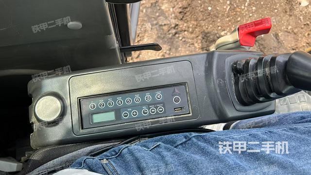 座椅左側(cè)控制臺(tái)/音響/含左手柄（駕駛室部分）