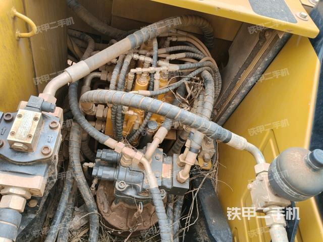 回轉(zhuǎn)馬達和主控閥（整機外觀）