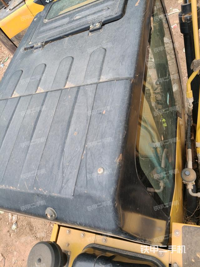 駕駛室頂部（整機外觀）