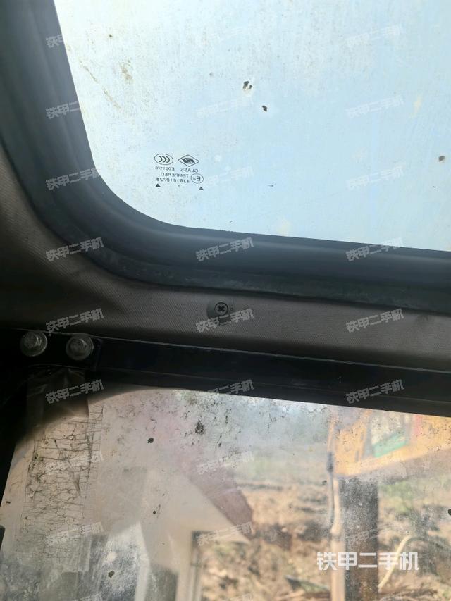 右側(cè)玻璃角標(biāo)（駕駛室部分）