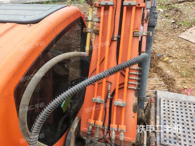 大臂背部俯視(工作和回轉(zhuǎn)裝置) 大臂背部俯視(工作和回轉(zhuǎn)裝置)