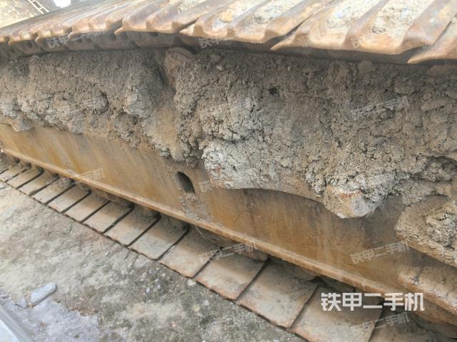 左驅(qū)動輪（行走機構(gòu)）