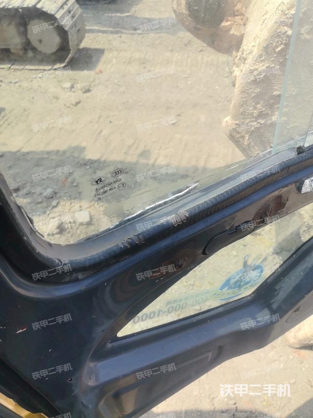 左后方玻璃角標（駕駛室部分）