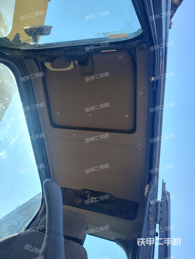 駕駛室頂部(整機外觀) 駕駛室頂部(整機外觀)