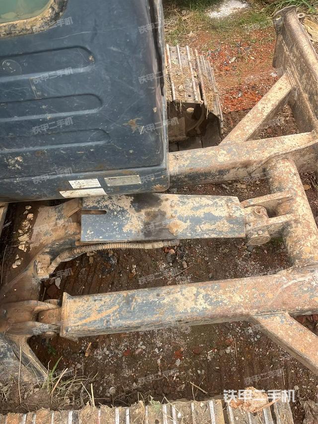 轉盤和下車架正前(工作和回轉裝置) 轉盤和下車架正前(工作和回轉裝置)