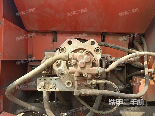 液壓泵艙室正面整體(整機外觀) 液壓泵艙室正面整體(整機外觀)