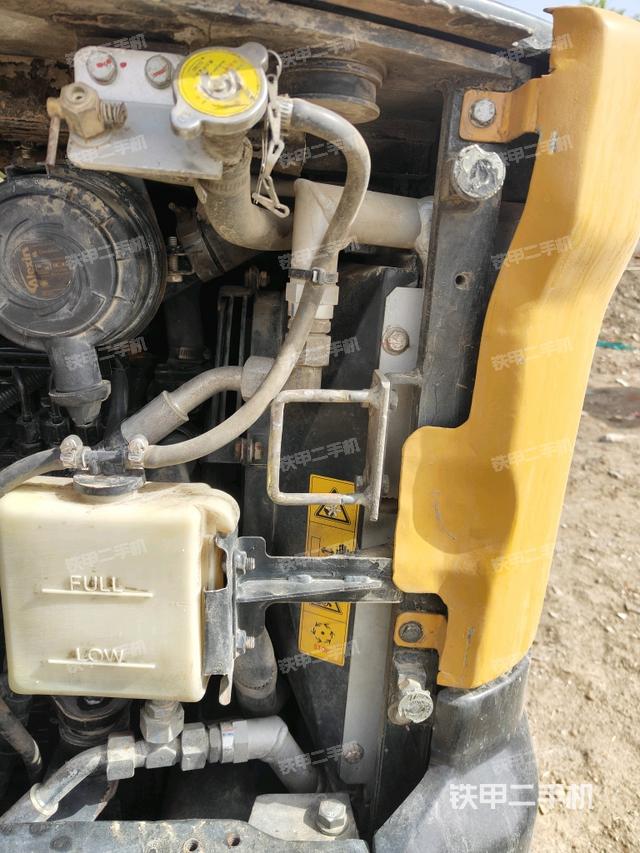 回轉(zhuǎn)馬達和主控閥（整機外觀）