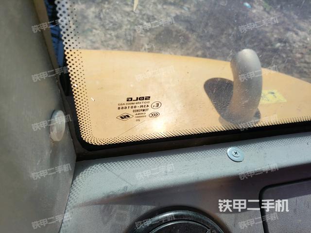 后窗玻璃角標（駕駛室部分）