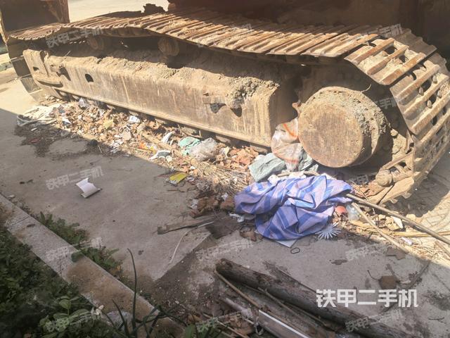 單側(cè)履帶整體(整機(jī)外觀) 單側(cè)履帶整體(整機(jī)外觀)