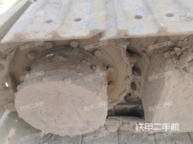 左驅(qū)動輪（行走機構(gòu)）