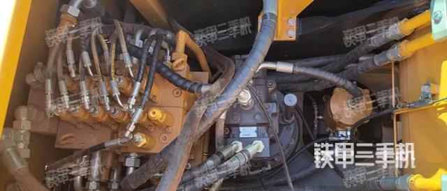 回轉(zhuǎn)馬達(dá)和主控閥（整機(jī)外觀）