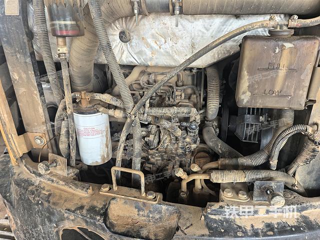 回转马达和主控阀（整机外观）