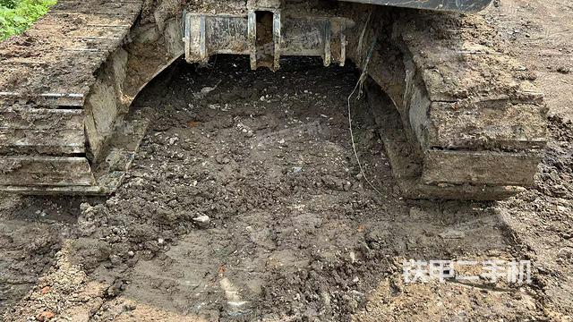 轉(zhuǎn)盤和下車架正前（工作和回轉(zhuǎn)裝置）