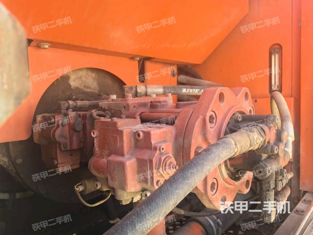 液壓泵艙室正面整體(整機(jī)外觀) 液壓泵艙室正面整體(整機(jī)外觀)