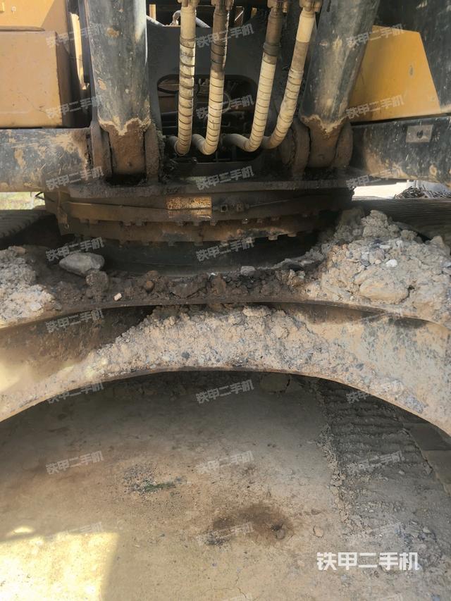 轉(zhuǎn)盤和下車架正前（工作和回轉(zhuǎn)裝置）