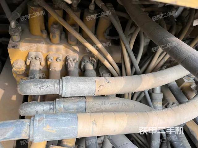 回轉(zhuǎn)馬達(dá)和主控閥（整機(jī)外觀）