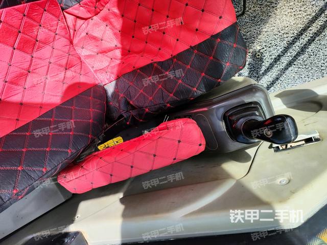 座椅右側(cè)控制臺/鑰匙門/油門/含右手柄（駕駛室部分）