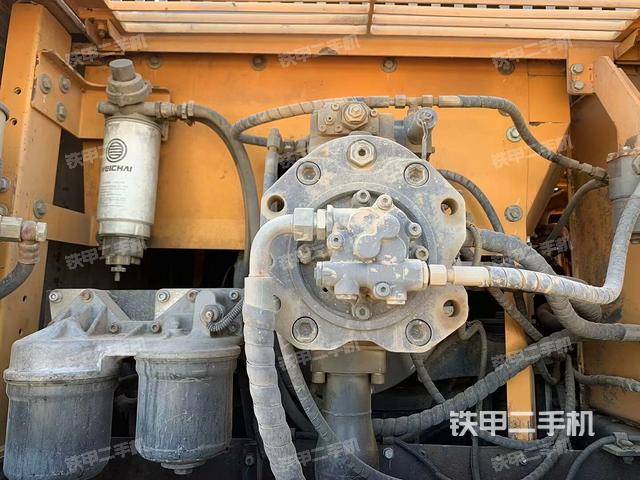 液壓泵艙室正面整體(整機(jī)外觀) 液壓泵艙室正面整體(整機(jī)外觀)