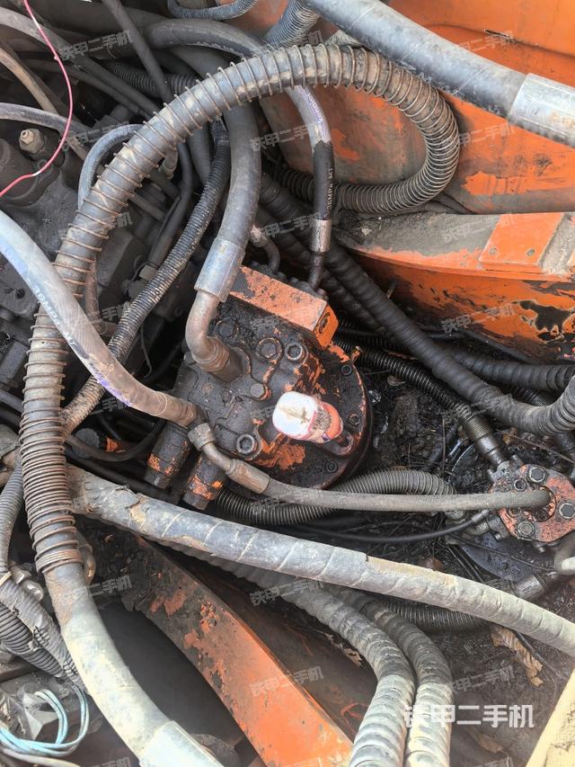 回轉(zhuǎn)馬達（上車部件）