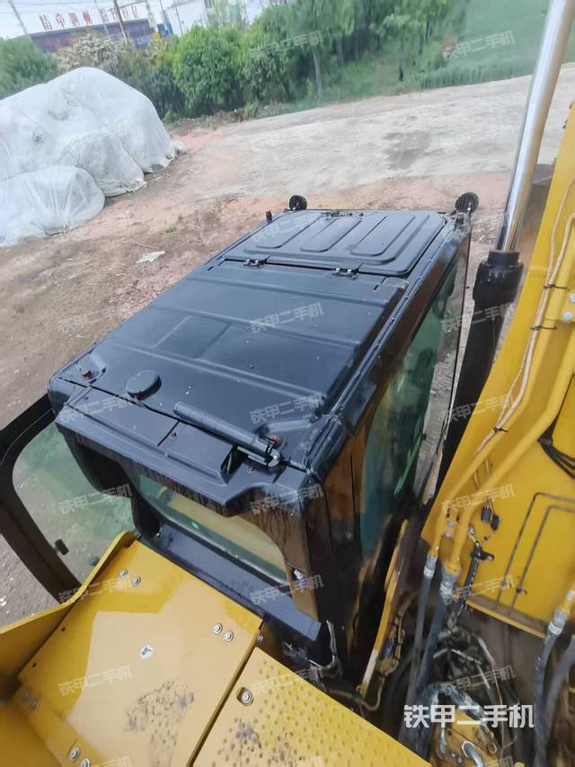 驾驶室顶部（整机外观）