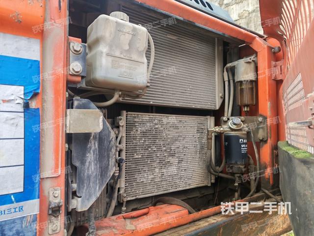 散熱器正面(大件艙室) 散熱器正面(大件艙室)