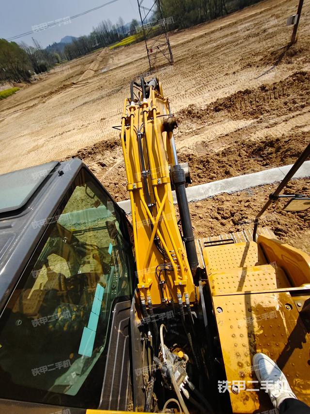 駕駛室頂部（整機外觀）