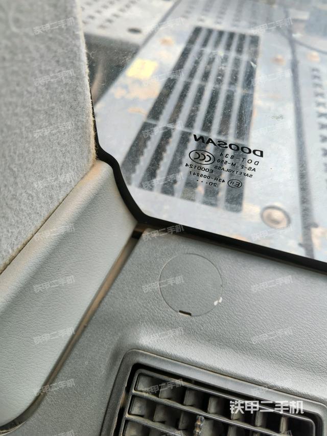 后窗玻璃角標(biāo)（駕駛室部分）