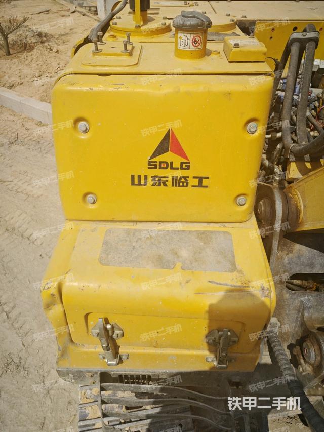 大臂背部俯視（工作和回轉(zhuǎn)裝置）