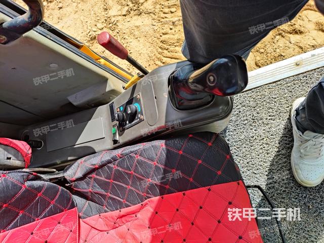 座椅左側(cè)控制臺/音響/含左手柄（駕駛室部分）