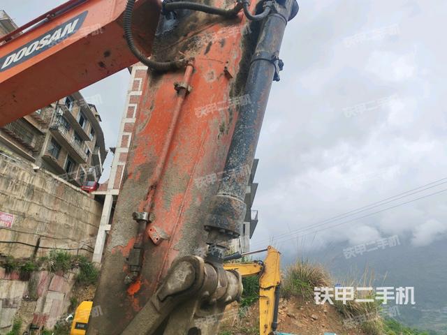 小臂整體左后(工作和回轉(zhuǎn)裝置) 小臂整體左后(工作和回轉(zhuǎn)裝置)