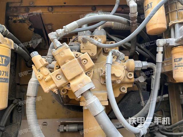 液壓泵艙室正面整體（整機(jī)外觀）