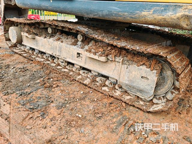 右側(cè)履帶整體(行走機(jī)構(gòu)) 右側(cè)履帶整體(行走機(jī)構(gòu))