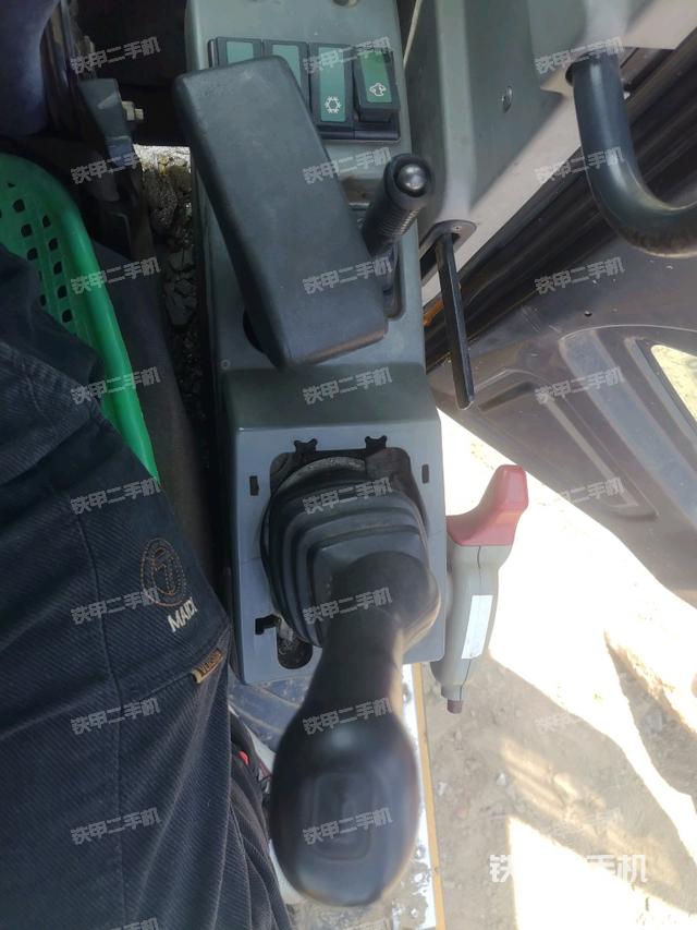 座椅左側(cè)控制臺/音響/含左手柄（駕駛室部分）