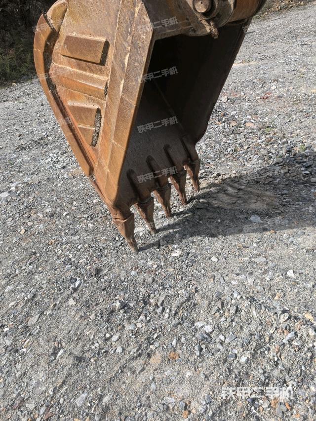 鏟斗右后整體（工作和回轉(zhuǎn)裝置）