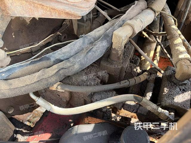 液壓泵艙室正面整體（整機(jī)外觀）