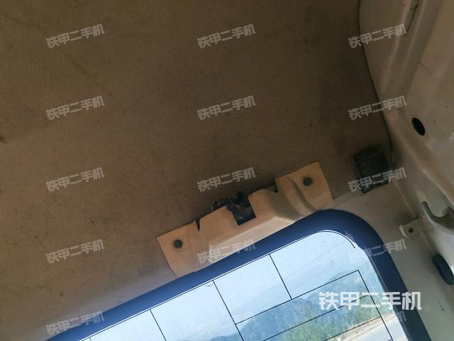左后方玻璃角標(駕駛室部分) 左后方玻璃角標(駕駛室部分)