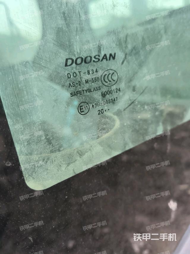 左后方玻璃角標(biāo)（駕駛室部分）